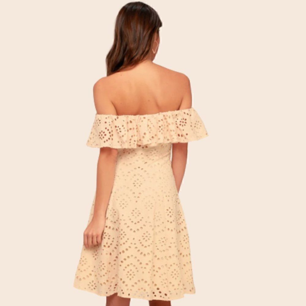ASTR the Label Joyce Light Peach Eyelet Lace Off-the-Shoulder Dress Size Small - Picture 3 of 11